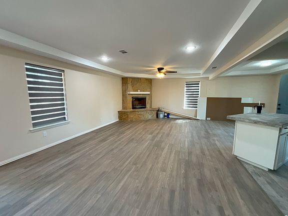 3rd image of 1117 N Main St