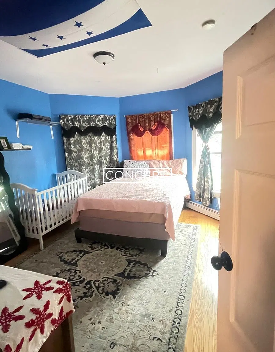 2 bed, 1.0 bath, 1200 sqft, $2,400 — Photo 3