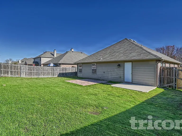 10317 Fossil Valley Dr — Photo 17