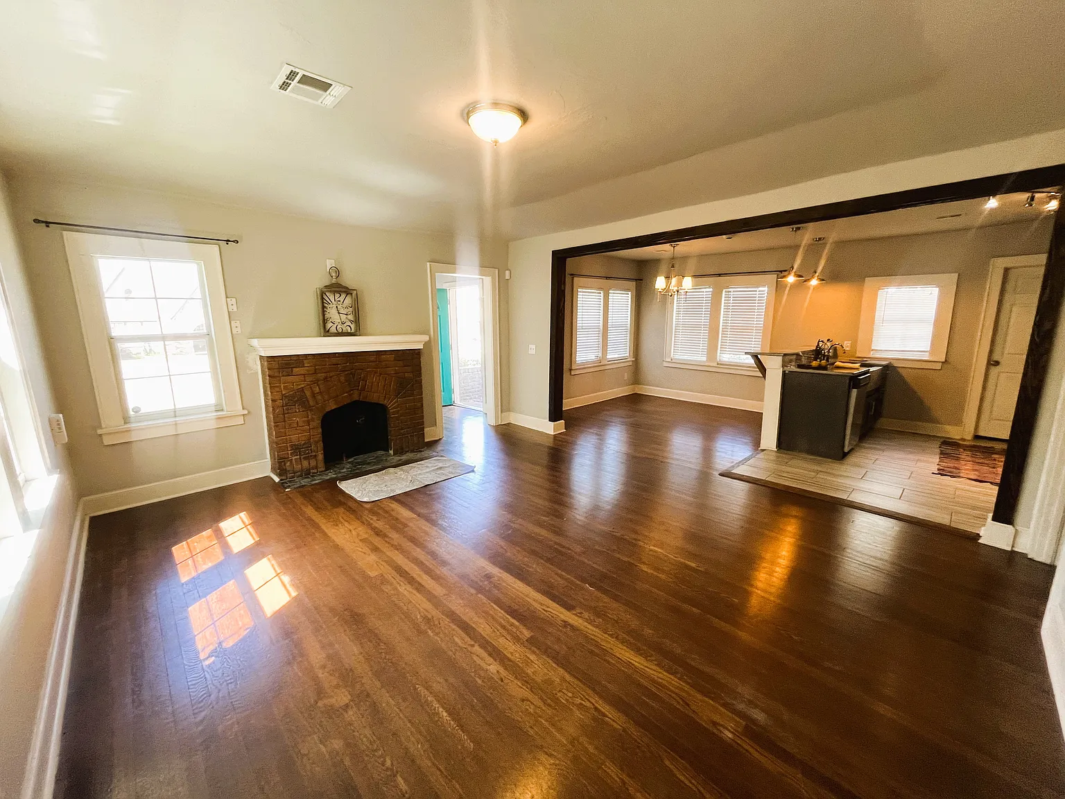 2 bed, 1050 sqft, $1,375 — Photo 3