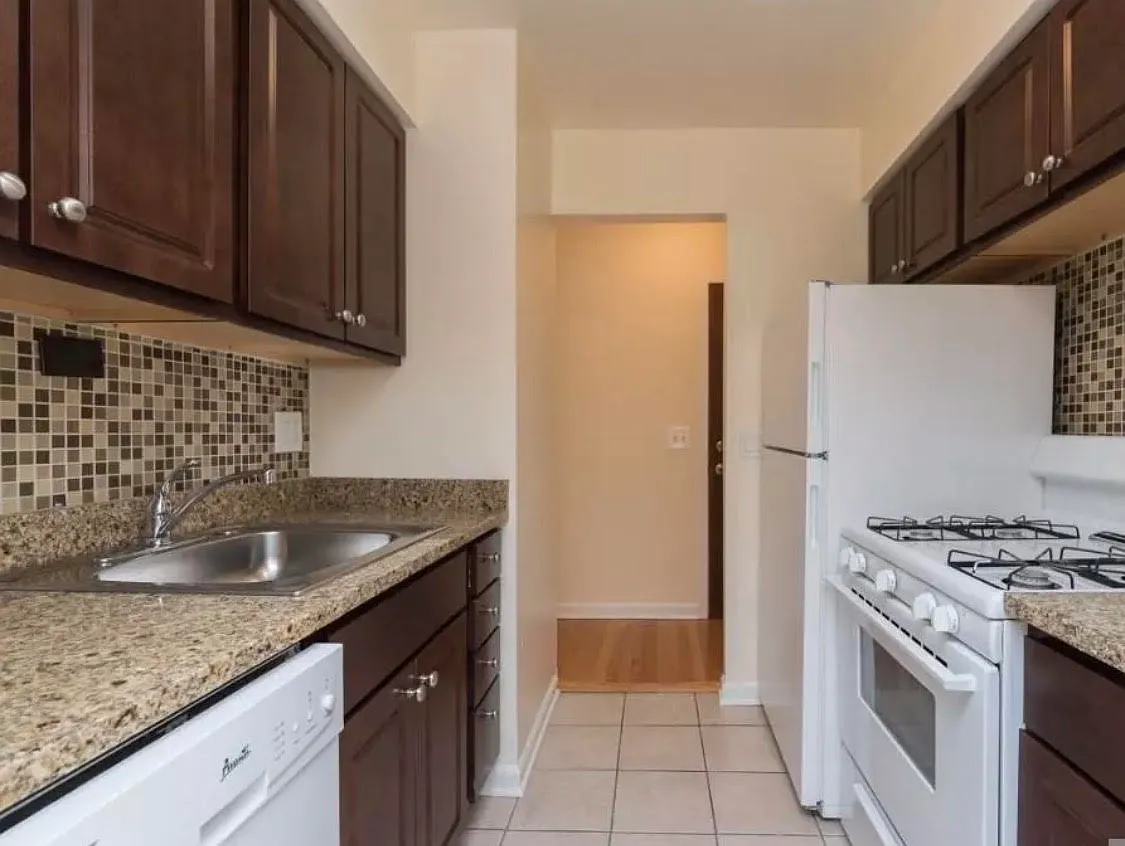Studio, 500 sqft, $1,450 — Photo 2
