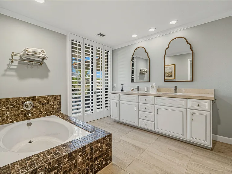 10 Whittier Ct — Photo 50