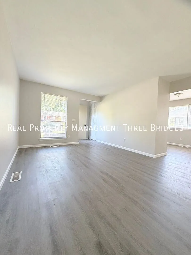 Comfortable 3br/1ba Hazelwood Home — Photo 1