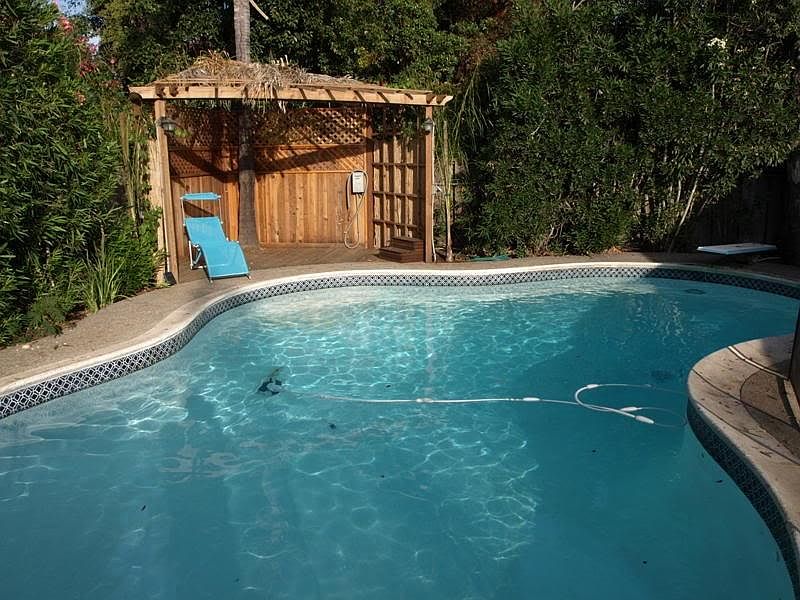 Sparkling solar heated Pool - Gazebo - hot tub hookups