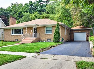 155 N Lincoln Ave, Carpentersville, IL