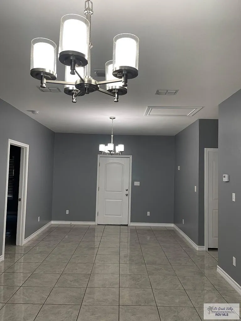 3 bed, 2.0 bath, 1252 sqft, $1,400 — Photo 2