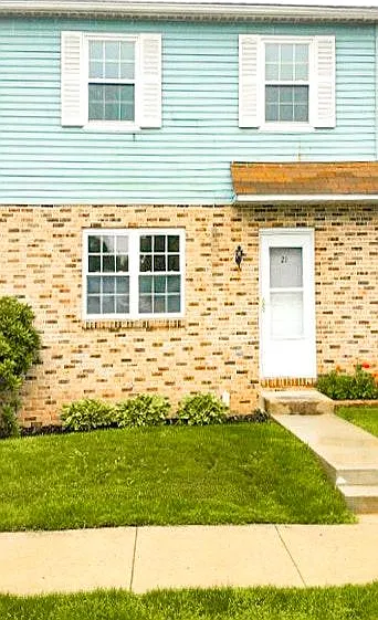 21 Evelyn Lane — Photo 1