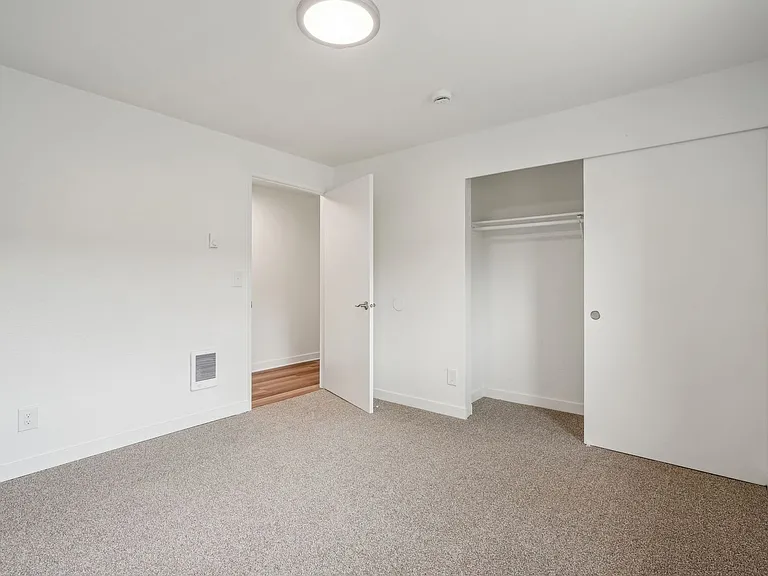 The Arch - Apartments & Townhomes — Photo 24