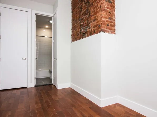 637 Willoughby Avenue image 8 of 9