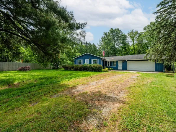 2326 Ann Ct, Stevensville, MI 49127