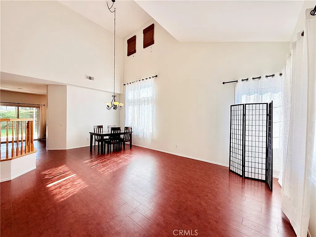 5 bed, 2294 sqft, $4,250 — Photo 3