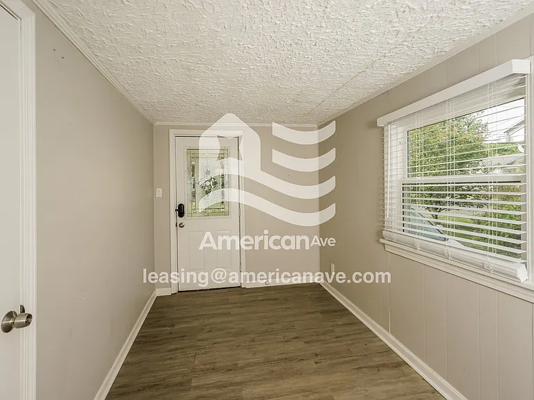 294148_004_living_room_12693245.jpg