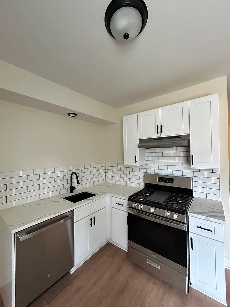 1605 W Fargo Ave - 7418-3 — Photo 1