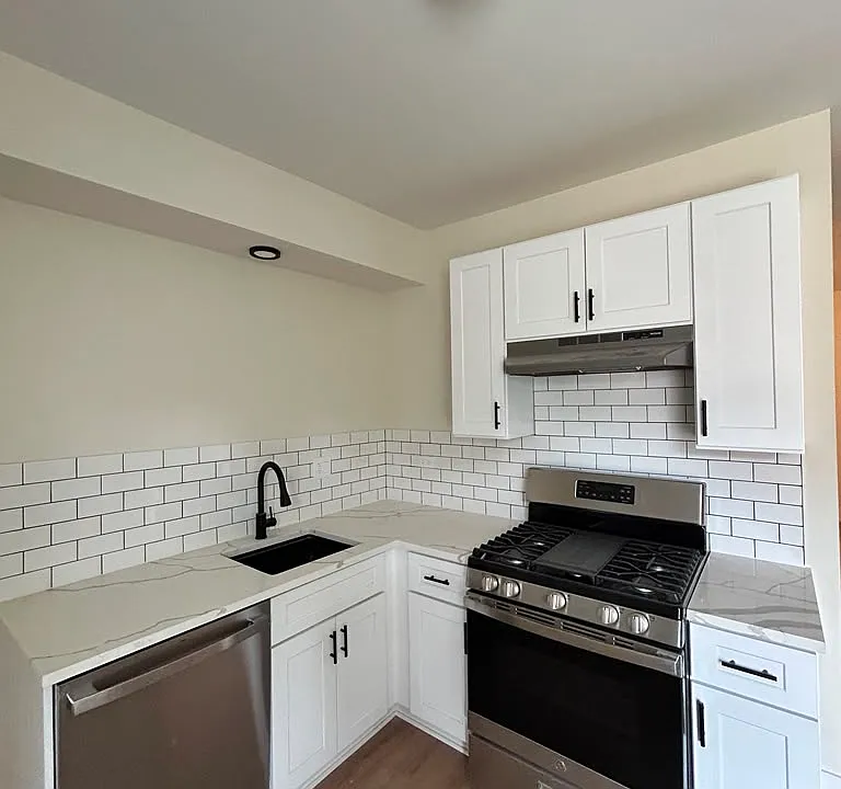 7418 N Ashland Blvd #3