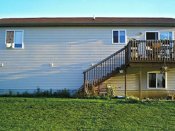 View of back of house/deck