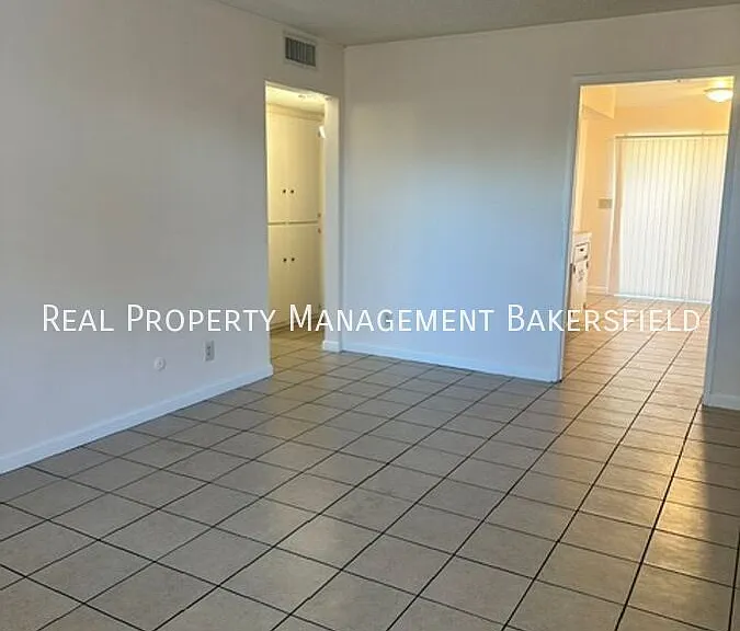 1015 Pacific St #D — Photo 4