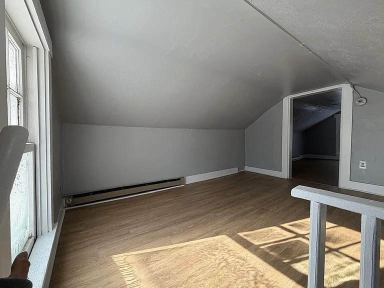 533 W Greene St — Photo 8