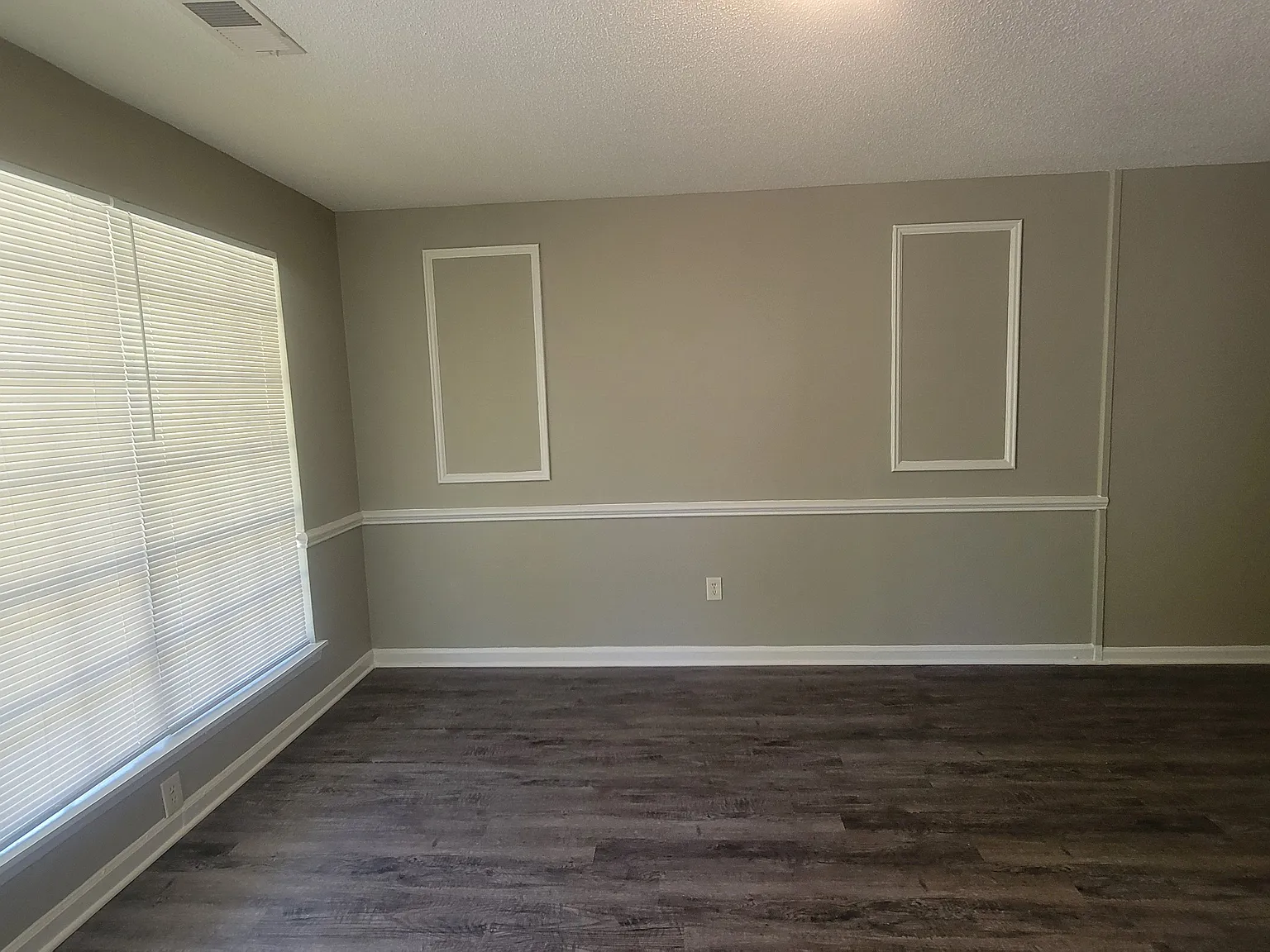 Cozy 2-Bed, 1 Bath Duplex with Unique Touches & Great Vibes! — Photo 2