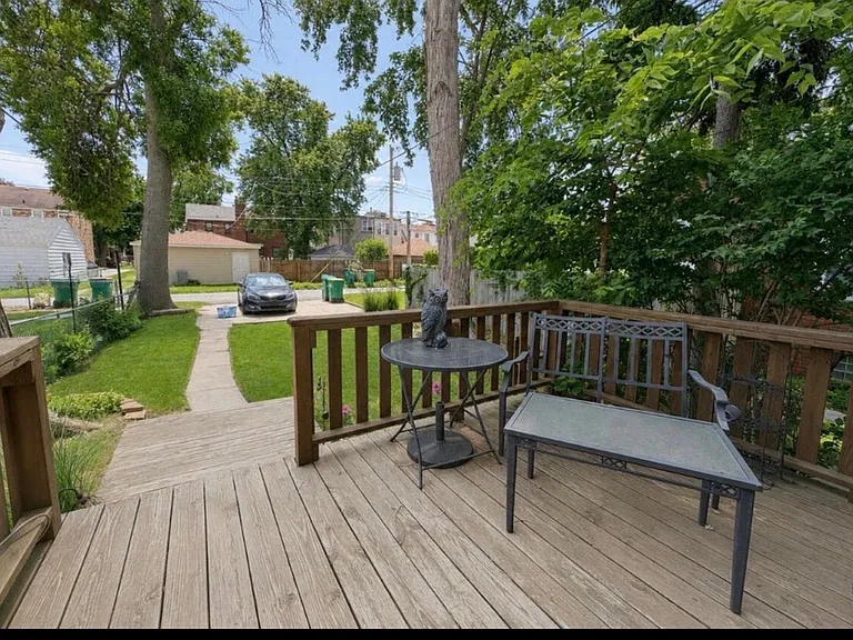 244 Beacon Pl — Photo 3