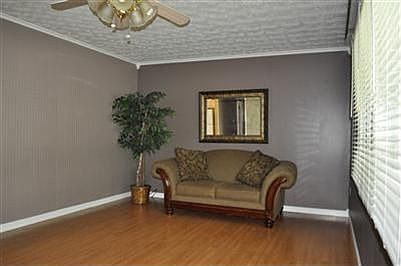 4th image of 114 Thoreau Ln