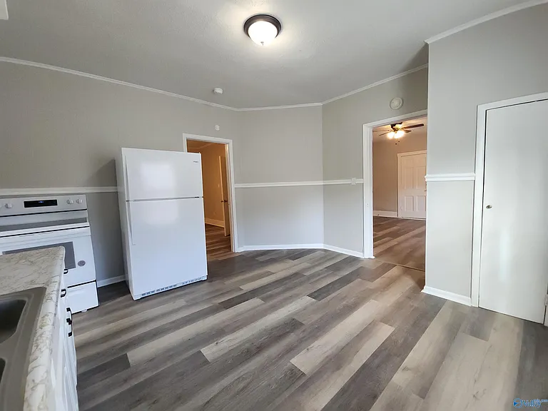 1426 Stevens Ave NE — Photo 9