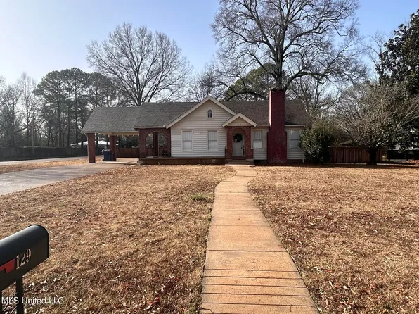 129 Panola Ave, Batesville, MS 38606