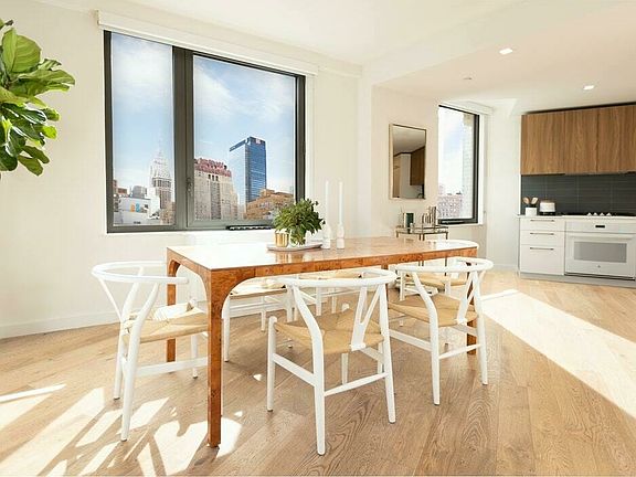 3rd image of 445 W 35th St APT 10C
