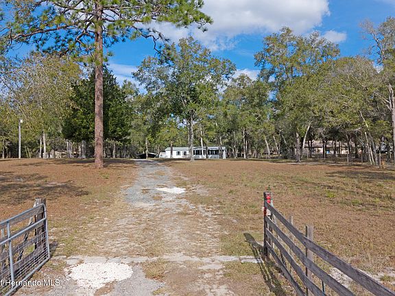 3rd image of 15031 Bailey Hill Rd