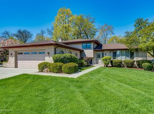 586 Siems Cir, Roselle, IL 60172