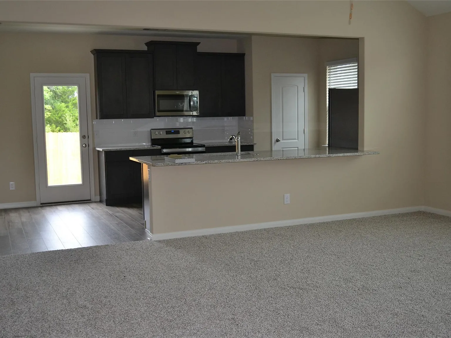 4 bed, 1811 sqft, $1,795 — Photo 3