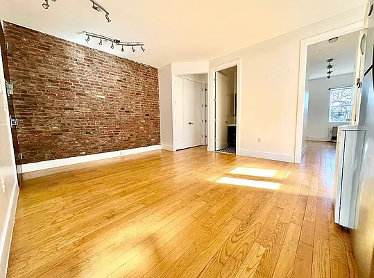 Rented by EXR | media 13