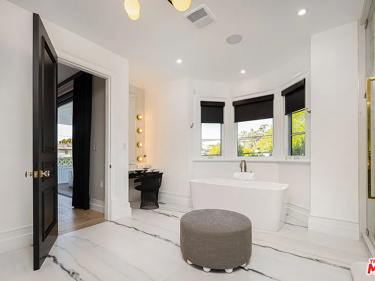 806 N Gardner St — Photo 36