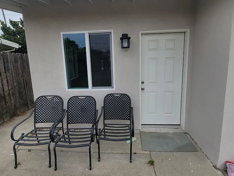 1328 Stevely Ave #A — Photo 9