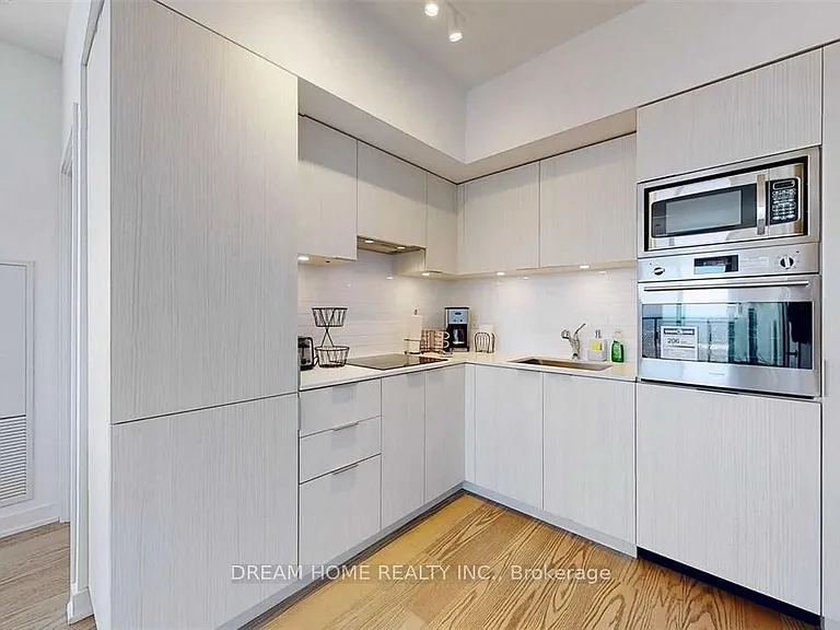 11 Wellesley St W #2102 — Photo 10