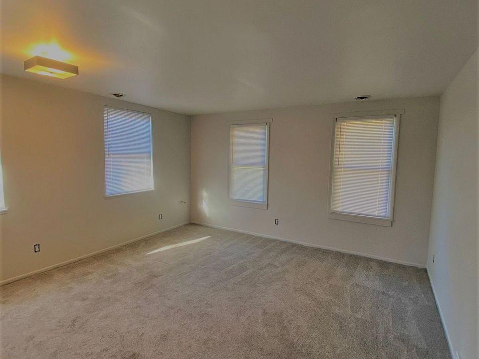 2nd image of 319 Washington St APT 3