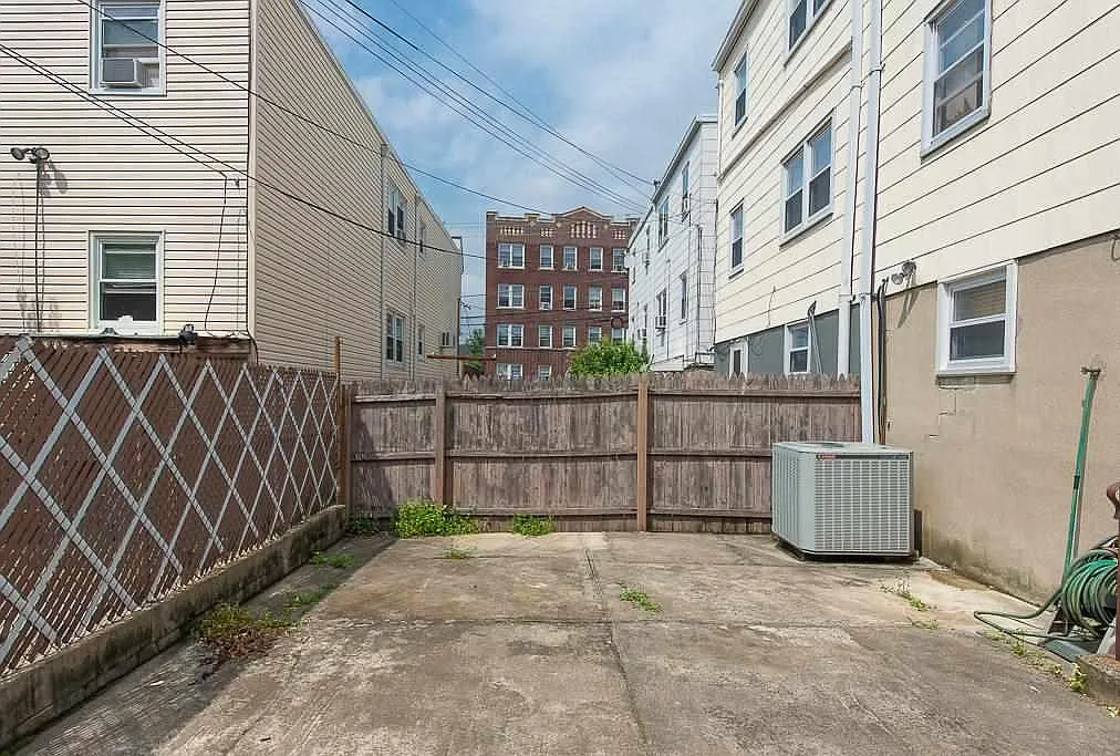 Back yard - 41 Corbin Ave #1