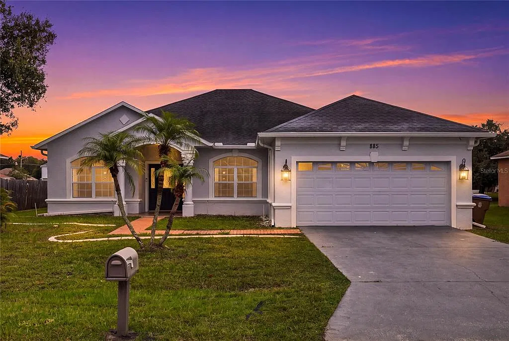4 bed, 3.0 bath, 2400 sqft, $2,800 — Photo 1