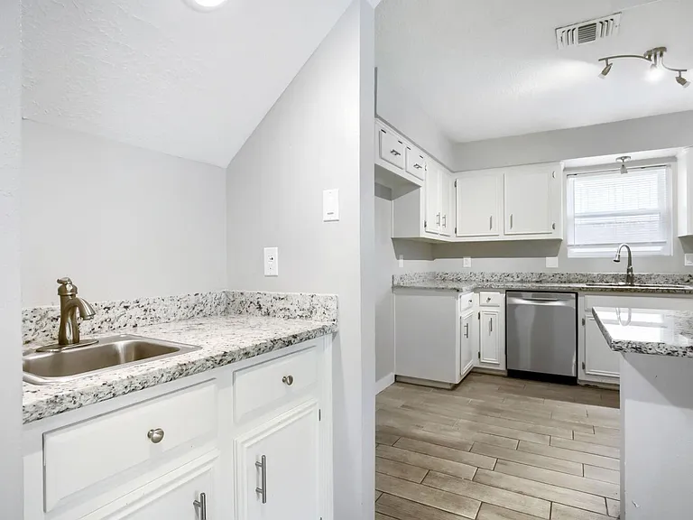 3734 Blue Lake Dr — Photo 12