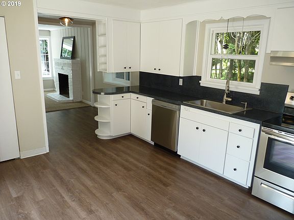 5th image of 2709 SE Pine Ln