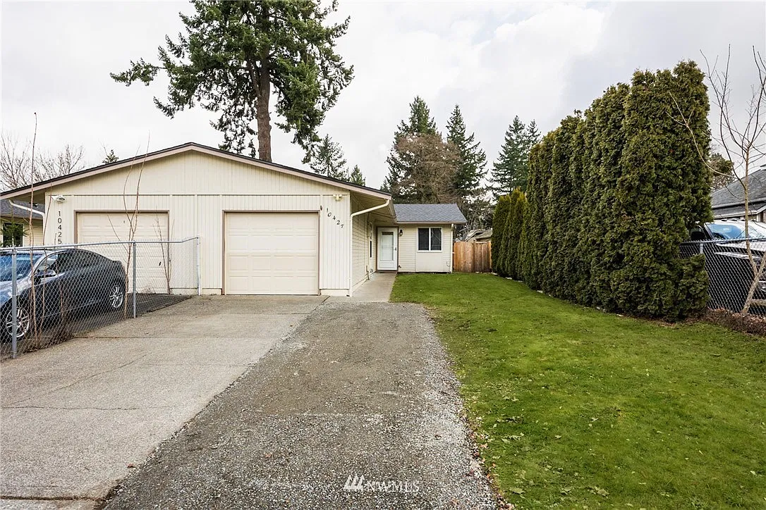 3 bed, 932 sqft, $2,550 — Photo 1