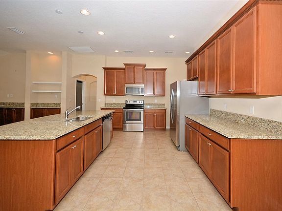 4th image of 301 Winding Oak Way