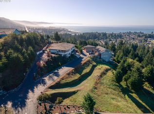 6878 Pacific Terrace Dr, Brookings, OR 97415