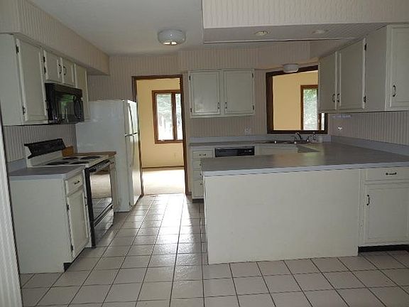 4th image of 1410 Saint George Ln