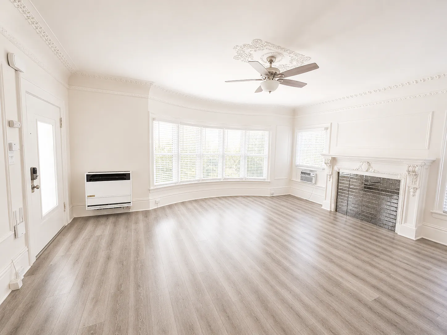 3 bed, 1100 sqft, $3,195 — Photo 4