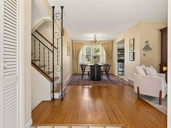 5th image of 11 Parkwood Ln