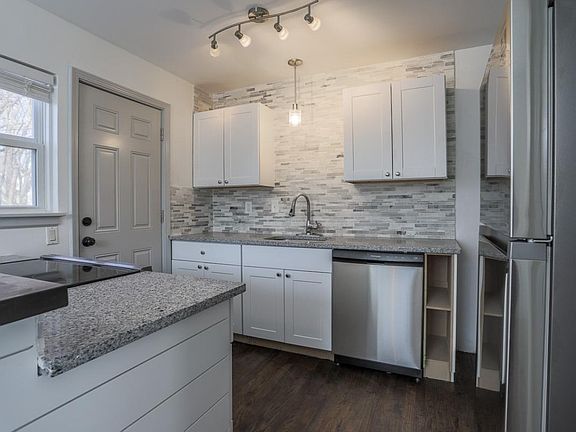 4th image of 4362 Davenport St #1