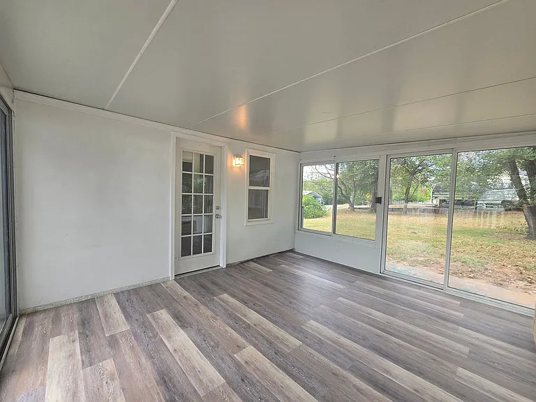 920 W Farrall St — Photo 7