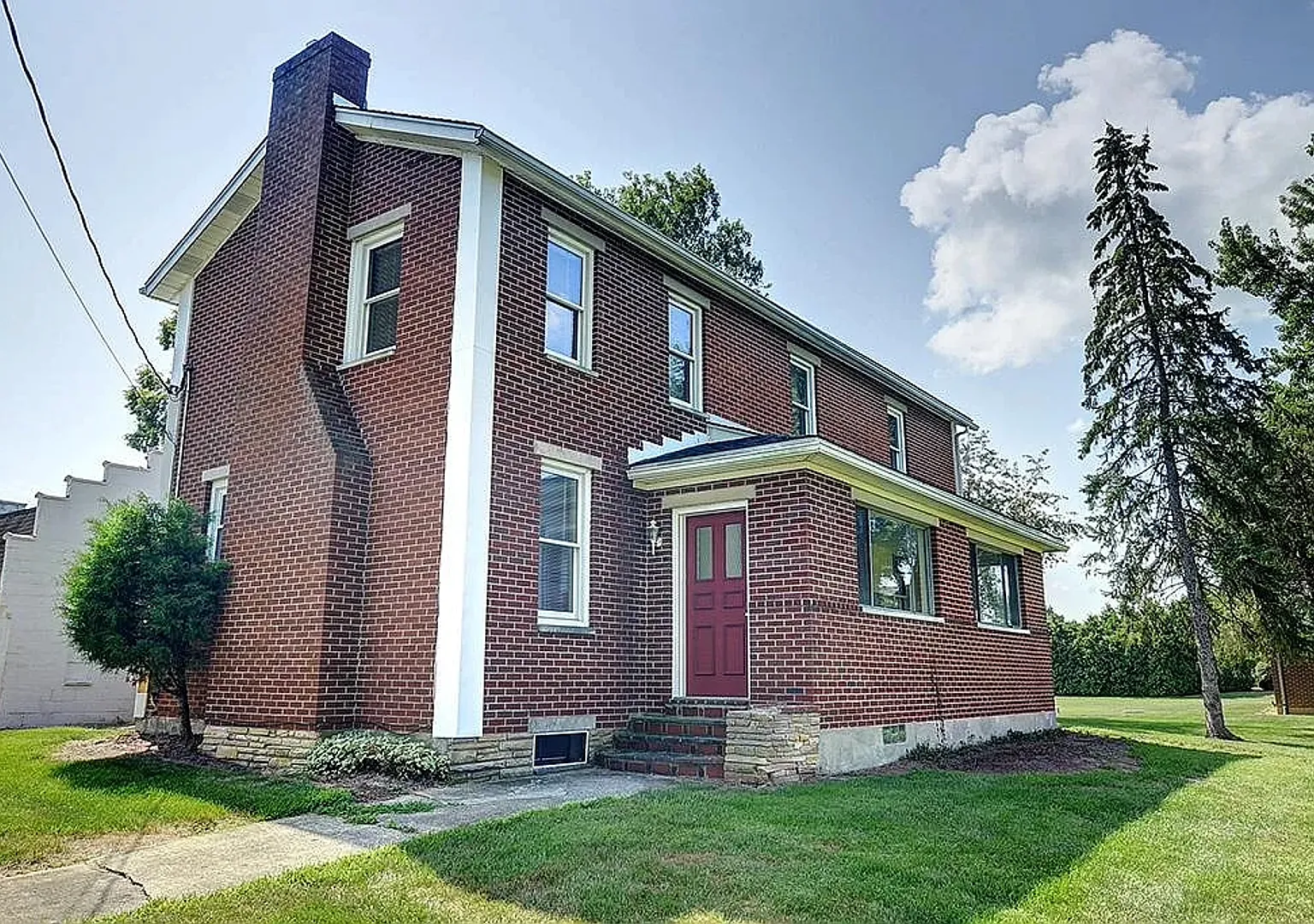 Renovated Farmhouse on Over 2 Acres Waynesville Schools — Photo 1