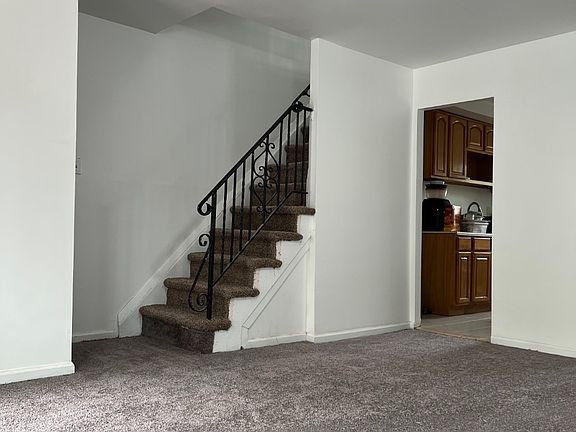 4th image of 611 Beach 65 St