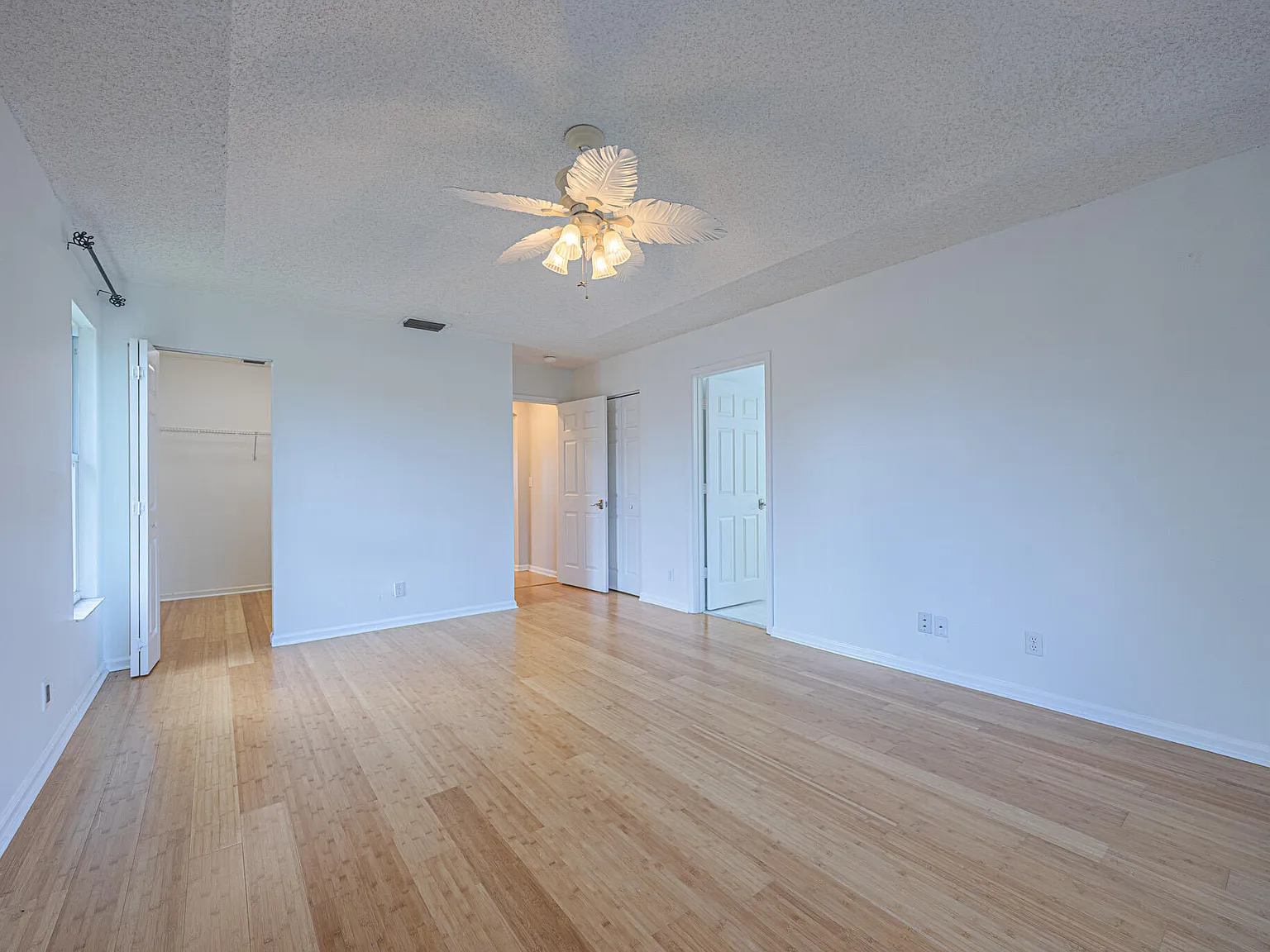 3 bed, 2.5 bath, 1928 sqft, $3,800 — Photo 4